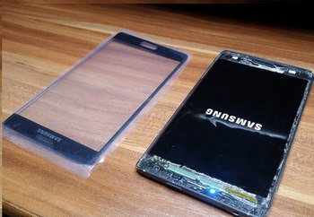 Samsung Note Edge bị vỡ mặt kính