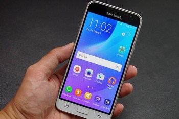 Thay mặt kính điện thoại Samsung Galaxy J3 2016 Hải Phòng